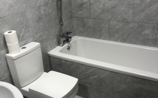 Stunning 1-bed Apartment With En-suite in Strood