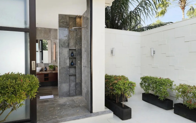 Villa Jamalu by Nakula