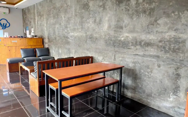 Budi House & Food Station