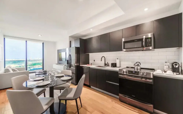 Apartment Offering Direct Bay Views