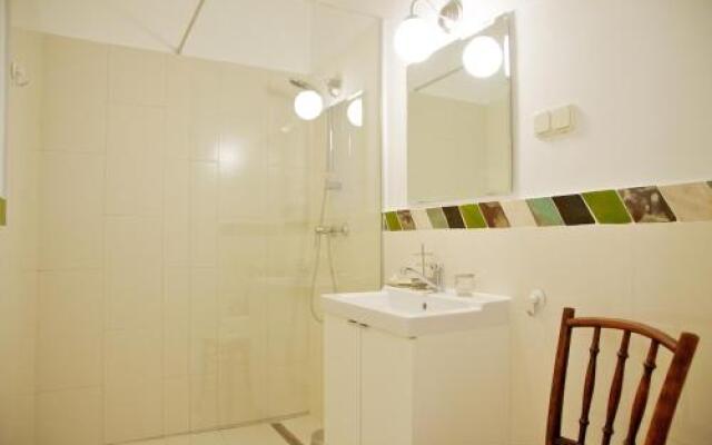 Green Door Family Apartment