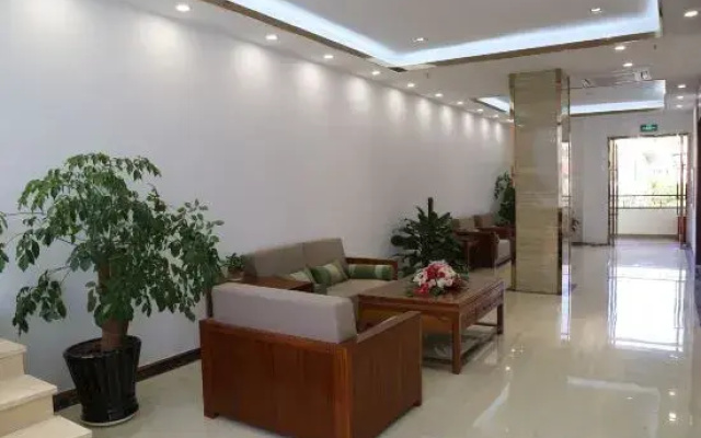 Crown Hotel Jinghong (Aegean Sea Shopping Mall & Water-Splashing Square Branch)