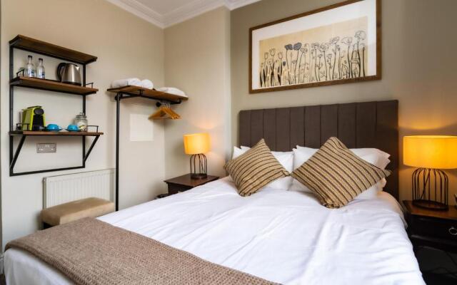 Kew Gardens Hotel