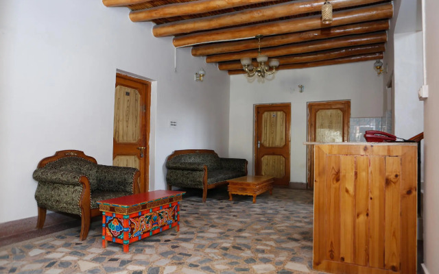 OYO 13759 Hotel Galwan Palace