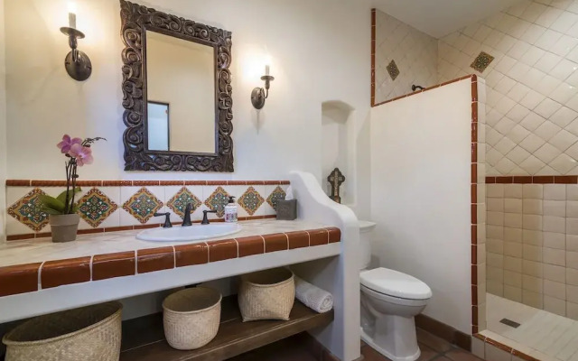 Casa de Lujo - Spanish Seaside Retreat