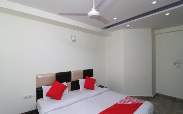 Hotel Paras by OYO Rooms