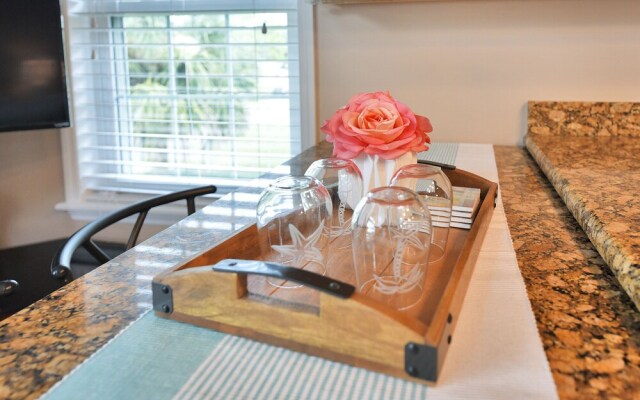 Sunshine Hideaway - Large Studio - Pet Friendly