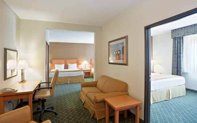 Holiday Inn Express & Suites South - Lincoln by IHG