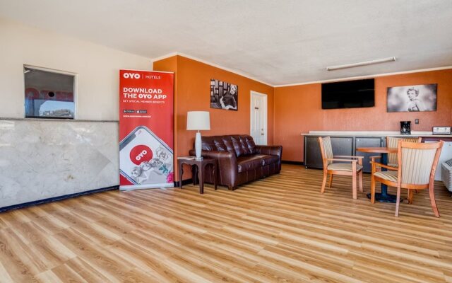 OYO Hotel Waco University Area/ I-35