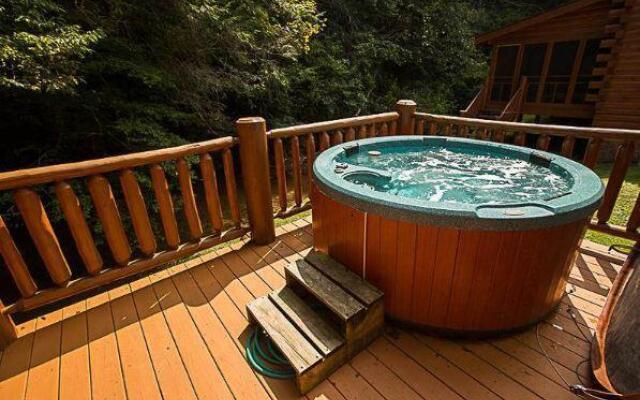 Creekside Lodge by Majestic Mountain Vacations
