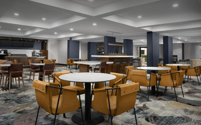 Courtyard by Marriott Dallas Addison/Quorum Drive