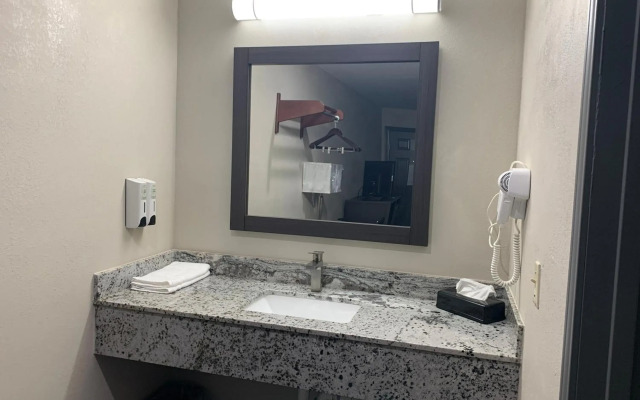 Crescent Park Motel & Suites