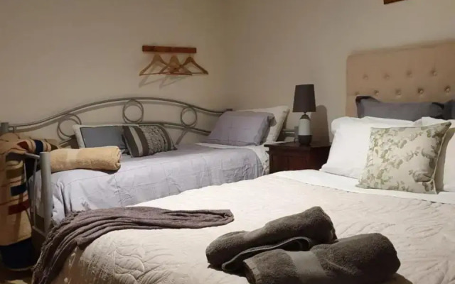 Oaktree Guest House