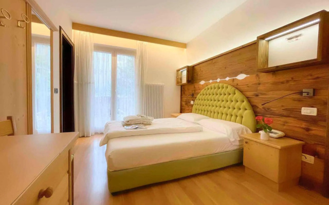 Alle Dolomiti Boutique Lake Hotel