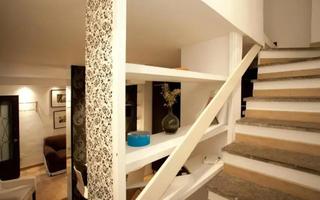 Lovely Apartment Ground Floor Colosseo up 4 Prs !