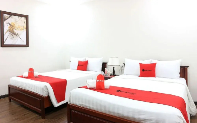 RedDoorz Premium near Bai Sau