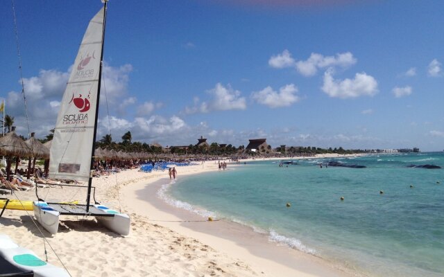 Paraiso Maya Luxury Resort
