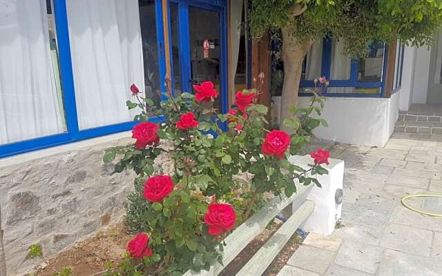 Isalos rooms on the beach