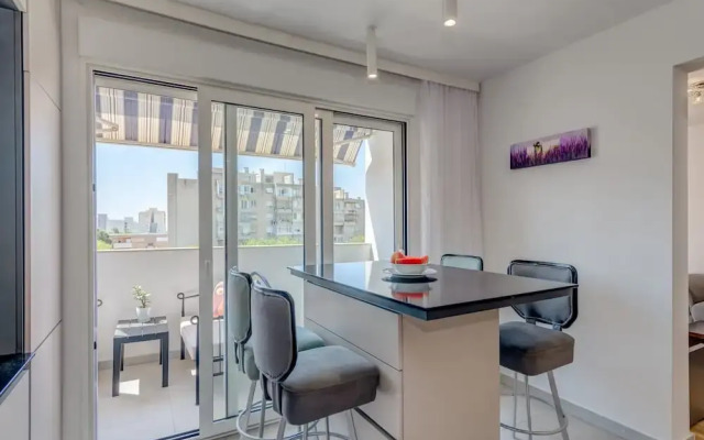 Modern 90 m2 apt With Balcony w the sea View