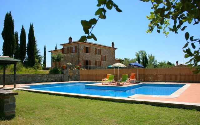 Stunning private villa for 8 guests with private pool, WIFI, TV, terrace, pets allowed and parking