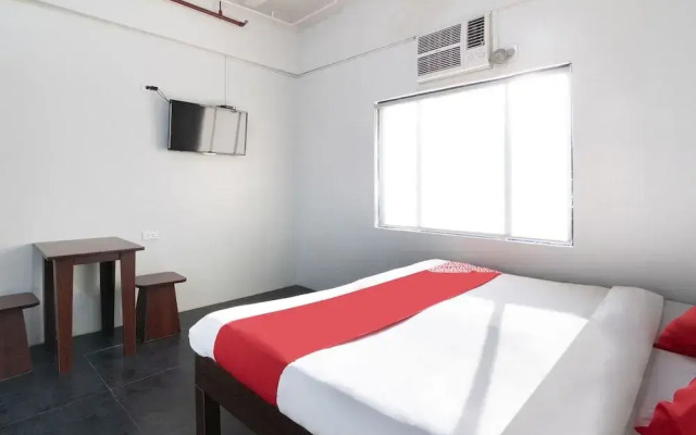 OYO 136 Regal Residences