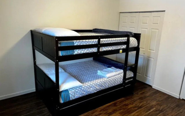 Southside 3bd 2bt apartment