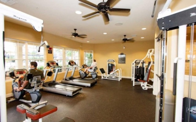 New Vista Cay Lyrica Near Pool Minutes to All Parks and Convention Center