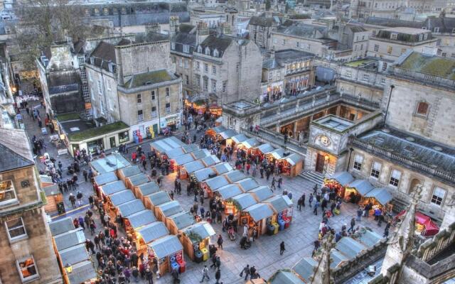 Bright 1 Bedroom Apartment With Views in Bath