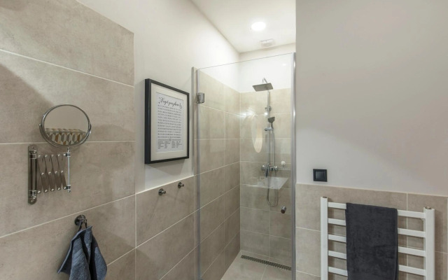 E13 Exclusive Studio