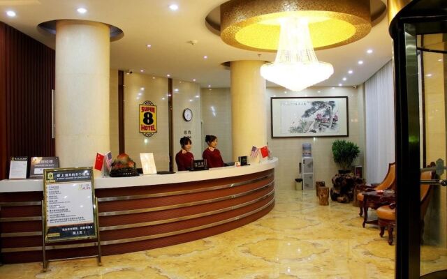 Super 8 Hotel