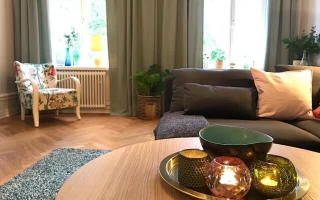 Artistic and light 2 room apartment in SoFo 65sqm