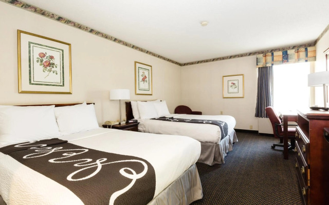 The View Inn & Suites