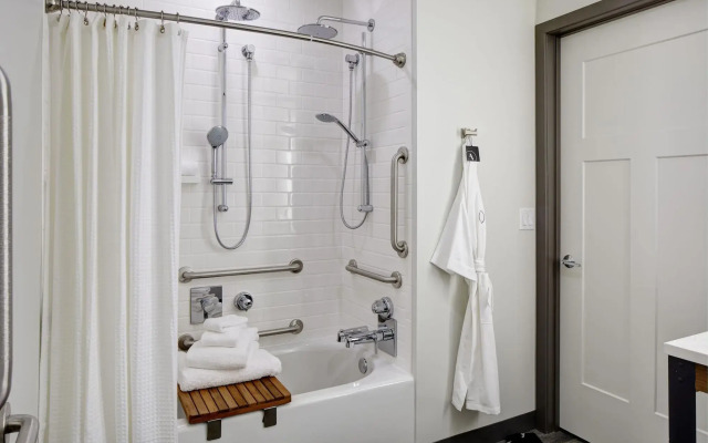 Archer Hotel Boston/Burlington
