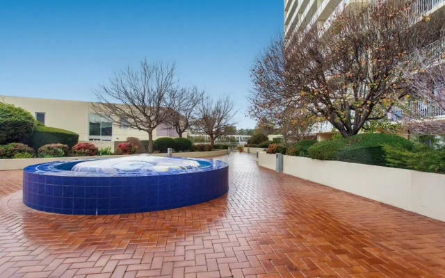Spacious & High in the Skyplaza - 1bd 1bth Apt