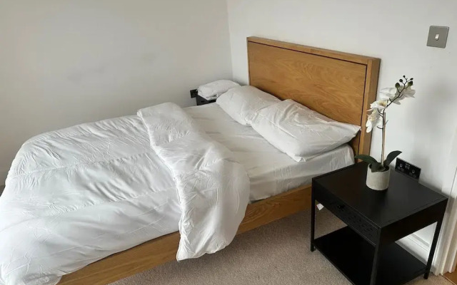 Birmingham - Cozy 2 Bed Apartment - Sleeps 4