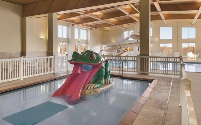 Country Inn & Suites by Radisson, Galena, IL