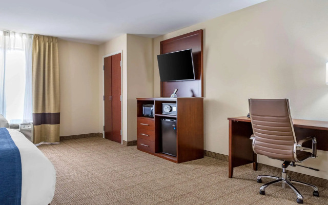 Comfort Suites Savannah Gateway I-95