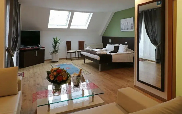 Threeland Hotel