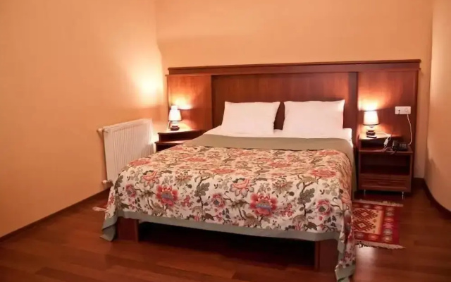 Aristocrat Hotel
