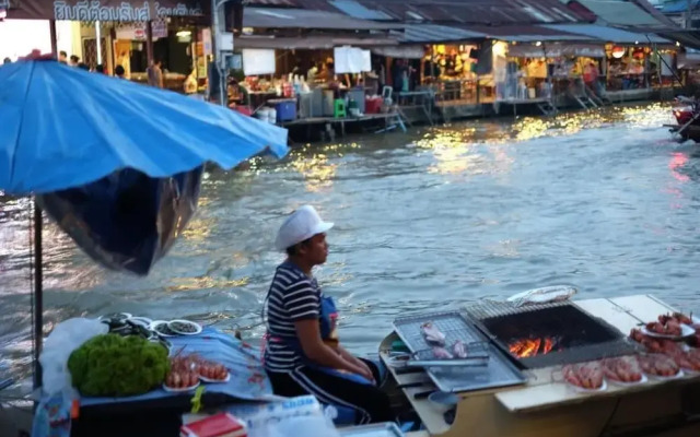 Roomquest Amphawa Vaylasamran Floating Market