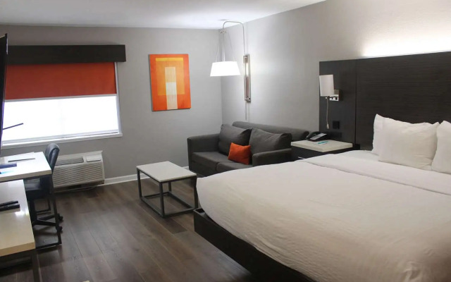 Clarion Pointe Marshall