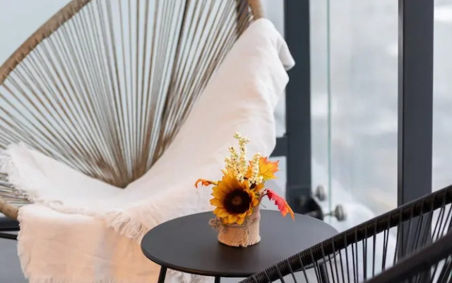 Kasprzaka Modern Apartment by Renters