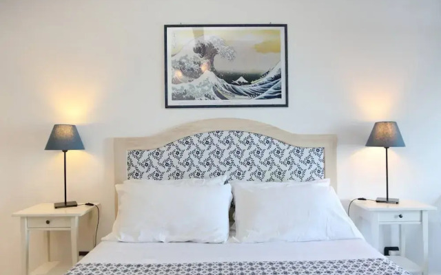 Room in Guest Room - Central Room With Balcony And Amazing Sea View