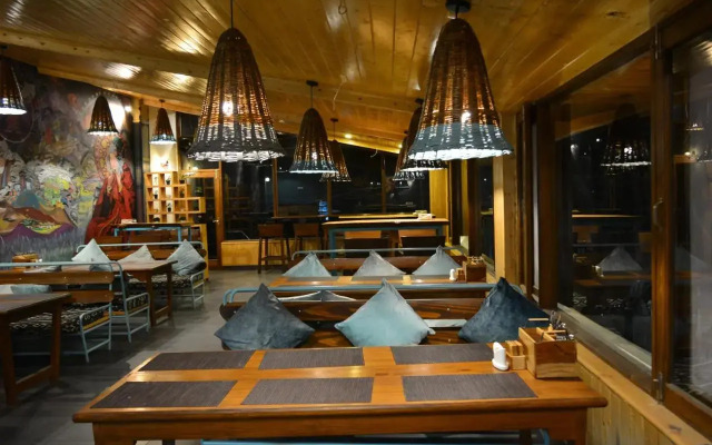 Hotel Neelgiri - Manali Diaries