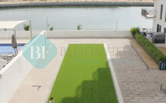 Stunning canal view apartment Yas island