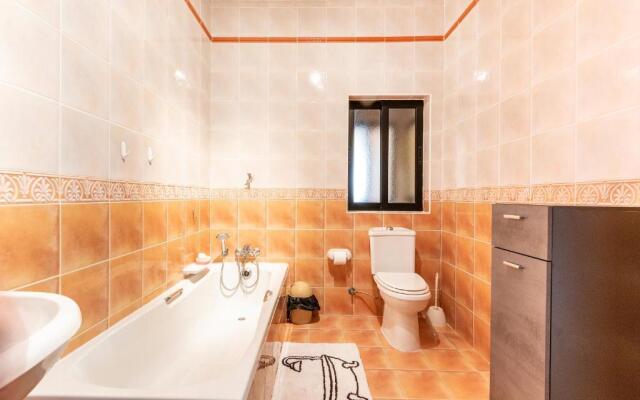 MS26 - Spacious Maisonette By The Sea