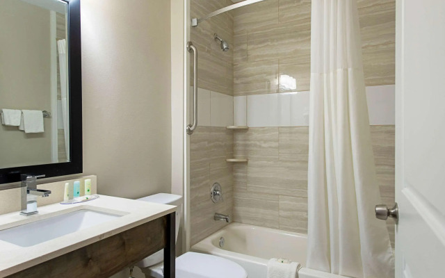 Quality Inn Mishawaka - South Bend