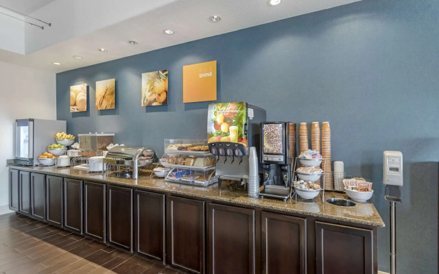 Comfort Inn & Suites Brighton Denver NE Medical Center