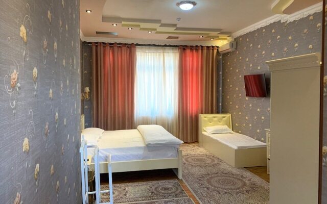 Eleon Hotel - Hostel