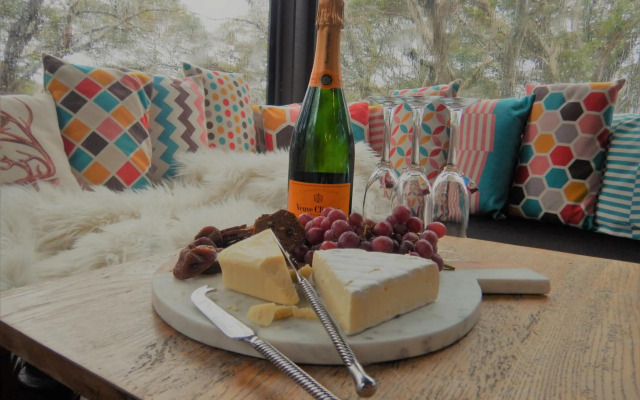 Mountain Retreat Suitable for 2 Families, Sleeps 8